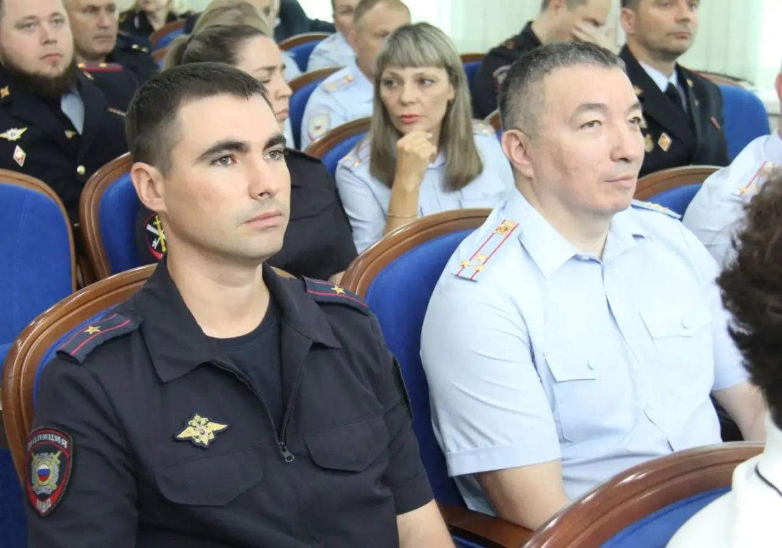 В УМВД России по Сахалинской области наградили детей за содействие в борьбе с преступностью В УМВД России по Сахалинской области наградили детей за содействие в борьбе с преступностью
