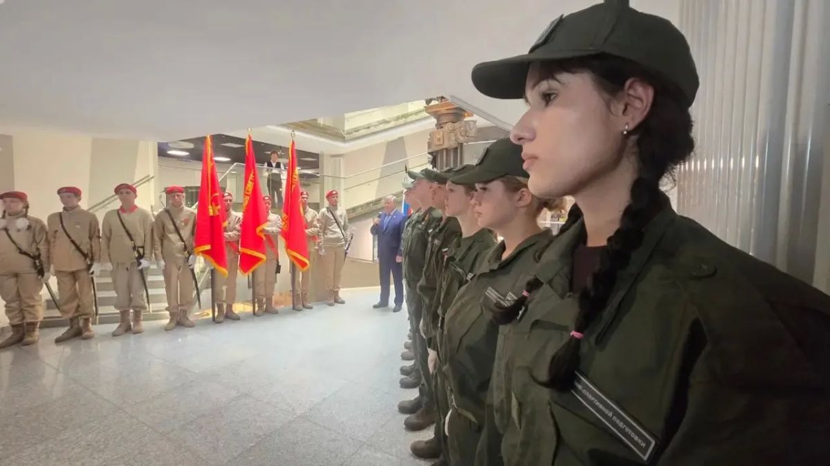 Знамёна освободителей Сахалина и Курил пронесут на параде в честь Дня Победы над милитаристской Японией и окончания Второй мировой войны Знамёна освободителей Сахалина и Курил пронесут на параде в честь Дня Победы над милитаристской Японией и окончания Второй мировой войны