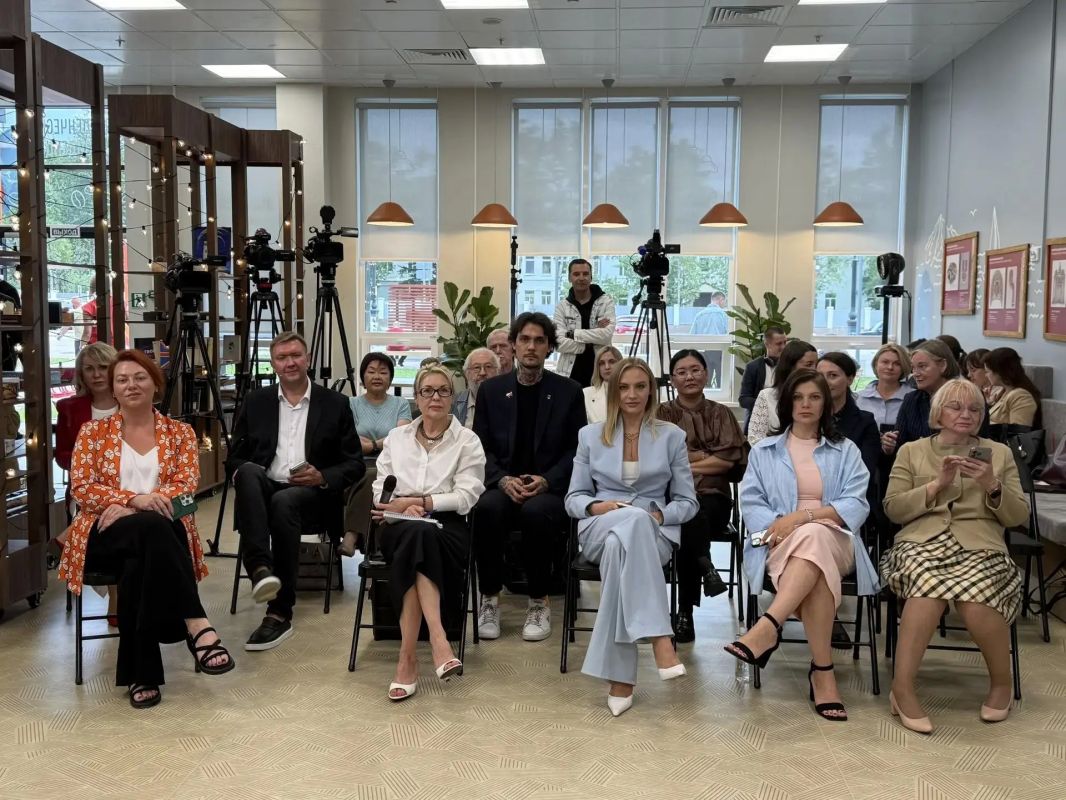 Пресс-конференция губернатора Валерия Лимаренко началась в Южно-Сахалинске Пресс-конференция губернатора Валерия Лимаренко началась в Южно-Сахалинске