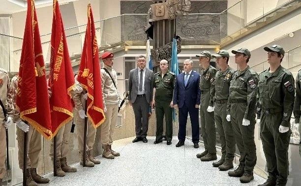 Сегодня в ММК "Победа" состоялась торжественная передача боевых знамён соединений и частей, участвовавших в освобождении Сахалина и Курил