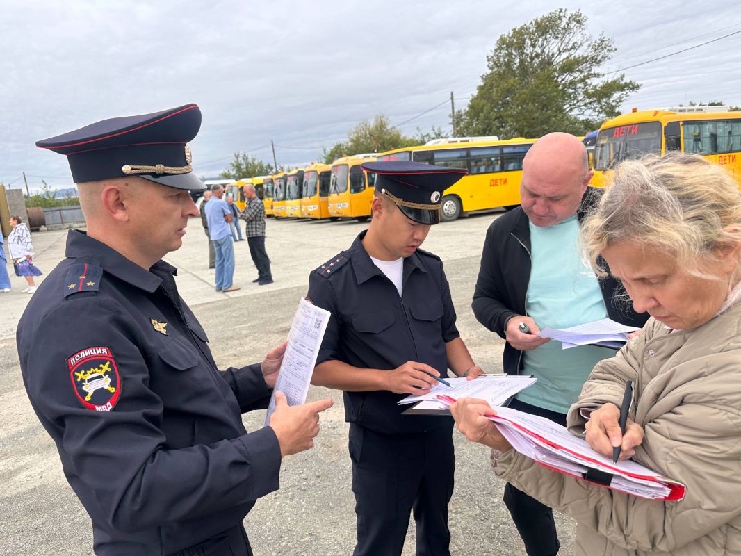 Проверка школьных автобусов перед началом учебного года прошла в областном Проверка школьных автобусов перед началом учебного года прошла в областном