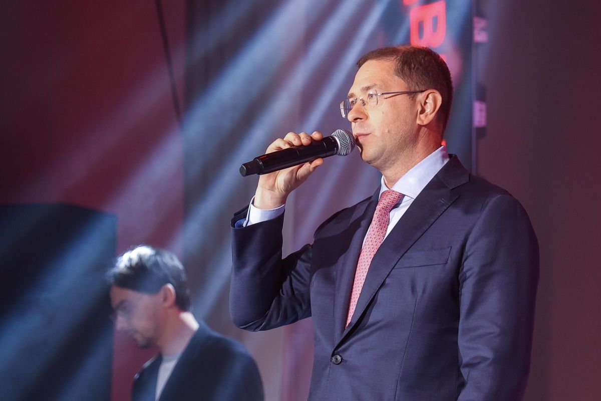 Председатель правительства Сахалинской области Алексей Белик поздравил островных горняков с Днём шахтёра Председатель правительства Сахалинской области Алексей Белик поздравил островных горняков с Днём шахтёра