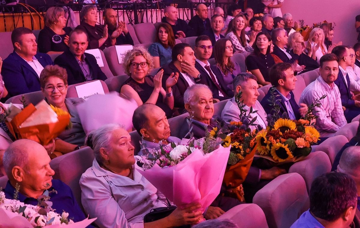 Председатель правительства Сахалинской области Алексей Белик поздравил островных горняков с Днём шахтёра Председатель правительства Сахалинской области Алексей Белик поздравил островных горняков с Днём шахтёра