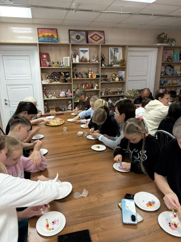 В Сахалинском областном центре народного творчества состоялся мастер-класс по созданию браслетов-оберегов В Сахалинском областном центре народного творчества состоялся мастер-класс по созданию браслетов-оберегов