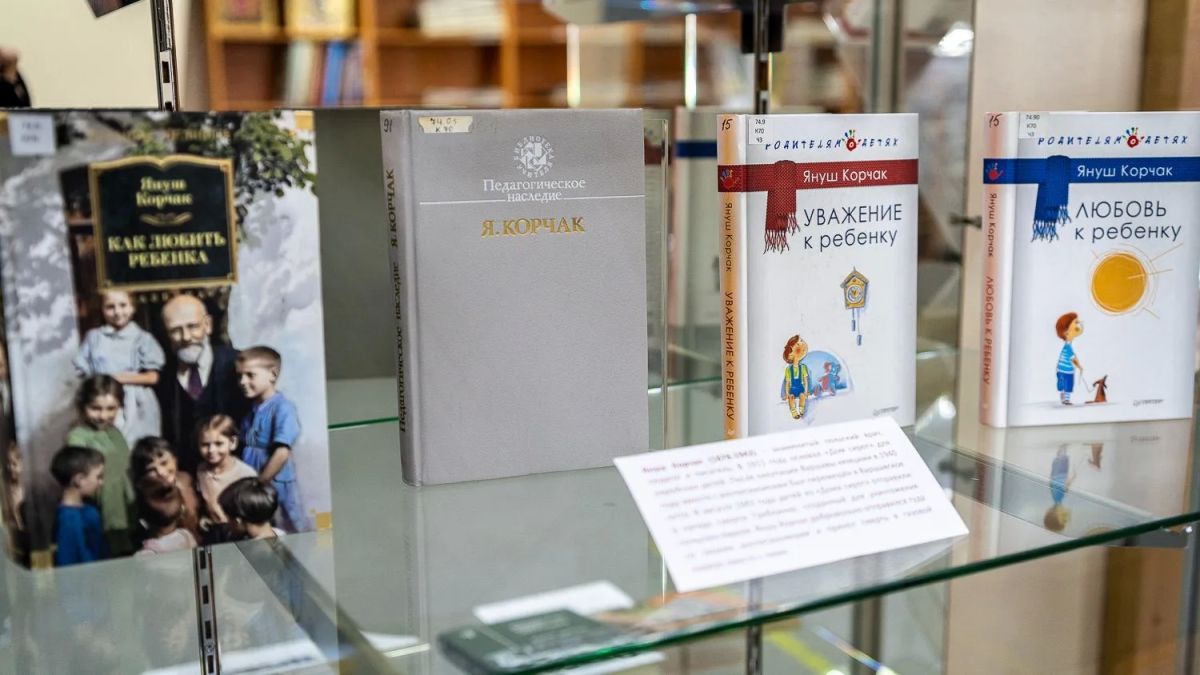 В СахОУНБ им. Н.А. Тарасова открылась книжная выставка «Великие педагоги», приуроченная ко Дню знаний В СахОУНБ им. Н.А. Тарасова открылась книжная выставка «Великие педагоги», приуроченная ко Дню знаний