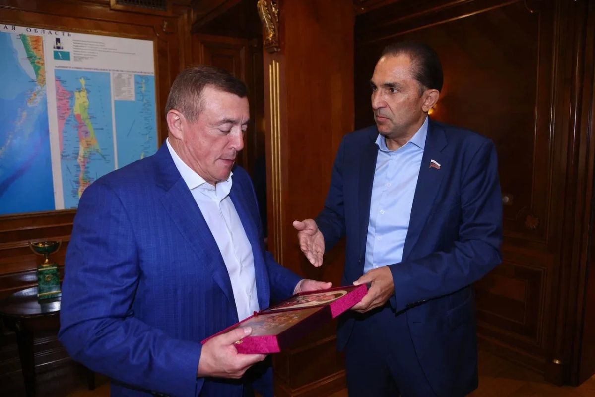 Валерий Лимаренко: Встретился с сенатором от Сахалинской области Андреем Хапочкиным Валерий Лимаренко: Встретился с сенатором от Сахалинской области Андреем Хапочкиным