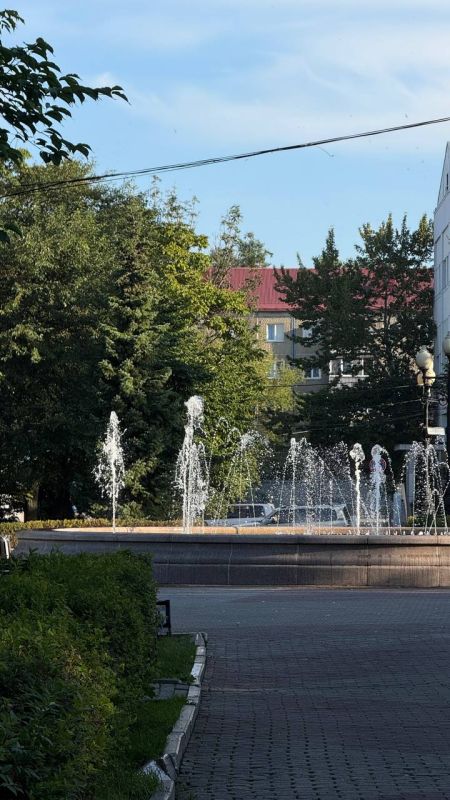 Последнее летнее утро. Уже завтра школьники встретят День знаний – кто-то впервые переступит порог школы, а для кого-то начнётся выпускной год Последнее летнее утро. Уже завтра школьники встретят День знаний – кто-то впервые переступит порог школы, а для кого-то начнётся выпускной год