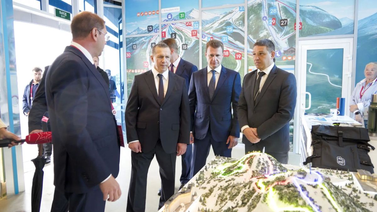 На XI Восточном экономическом форуме открылась выставка «Улица Дальнего Востока» На XI Восточном экономическом форуме открылась выставка «Улица Дальнего Востока»