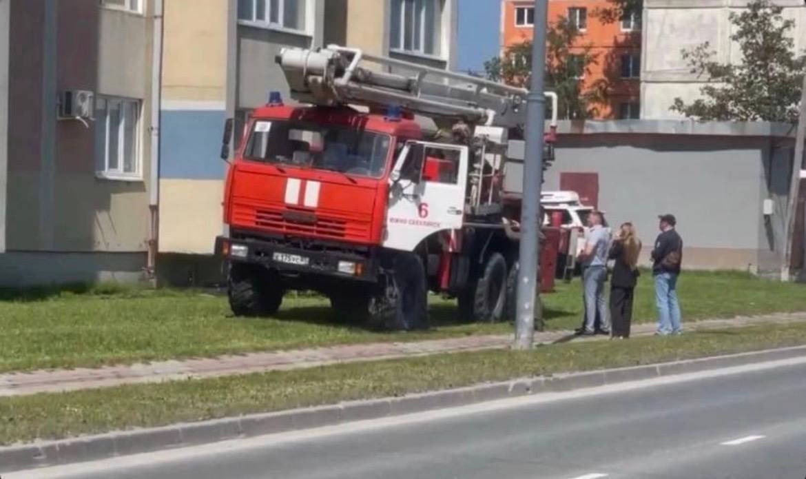 Вооруженный ножами житель Сахалина захватил заложницу Вооруженный ножами житель Сахалина захватил заложницу
