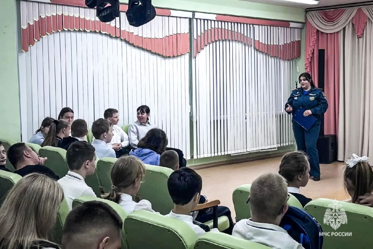 Первый звонок — под надежным крылом МЧС России Первый звонок — под надежным крылом МЧС России