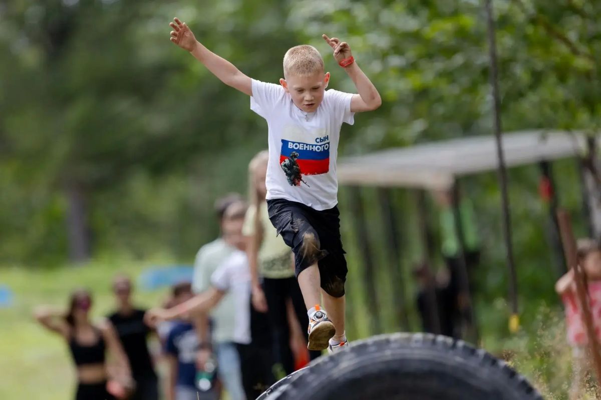 Более 500 юных сахалинцев собрала гонка с препятствиями «Pride Race» Более 500 юных сахалинцев собрала гонка с препятствиями «Pride Race»