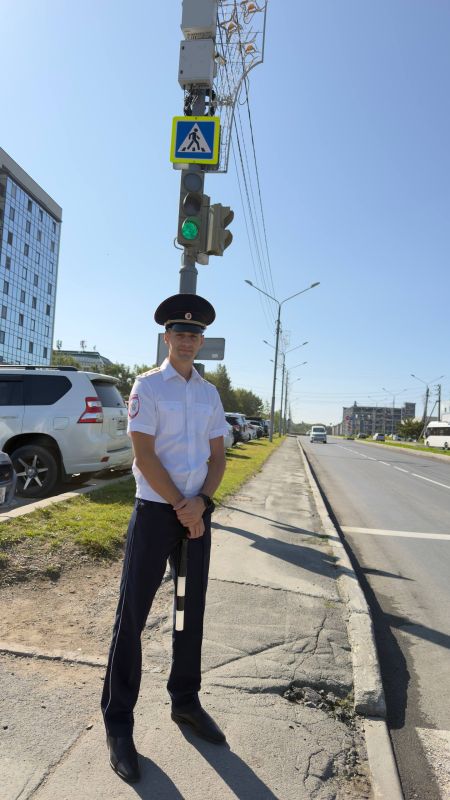 Первый звонок прозвенел. А значит — снова в путь! Первый звонок прозвенел. А значит — снова в путь!