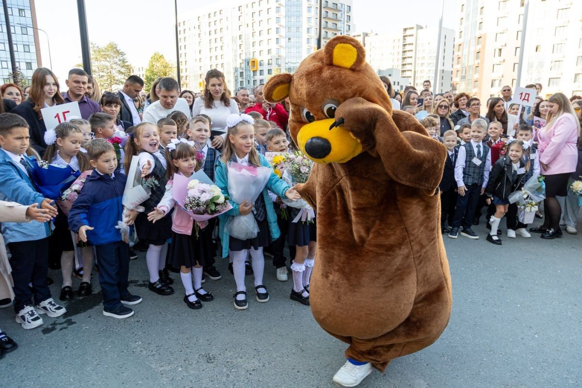 Свыше 31 000 детей пошли в школу в Южно-Сахалинске 1 сентября Свыше 31 000 детей пошли в школу в Южно-Сахалинске 1 сентября