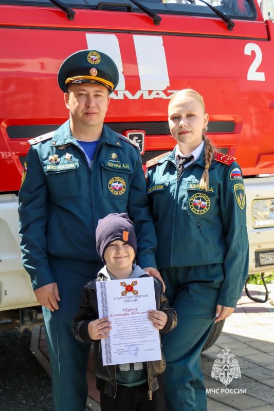 С Днем знаний!. Сегодня, в особенный день, сотни тысяч ребят переступили школьный порог и сели за парты