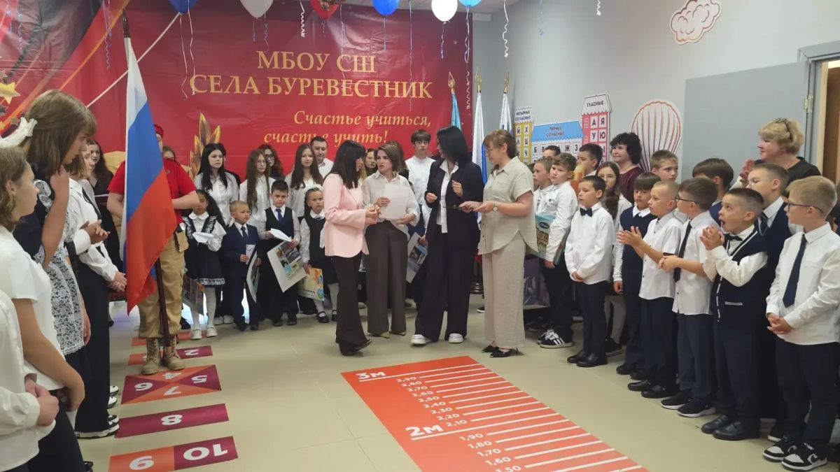 В Буревестниковской средней школе в этом году впервые за парты сели десять юных горновчан В Буревестниковской средней школе в этом году впервые за парты сели десять юных горновчан
