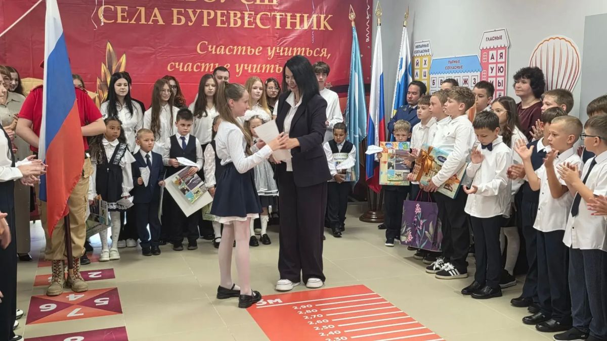В Буревестниковской средней школе в этом году впервые за парты сели десять юных горновчан В Буревестниковской средней школе в этом году впервые за парты сели десять юных горновчан