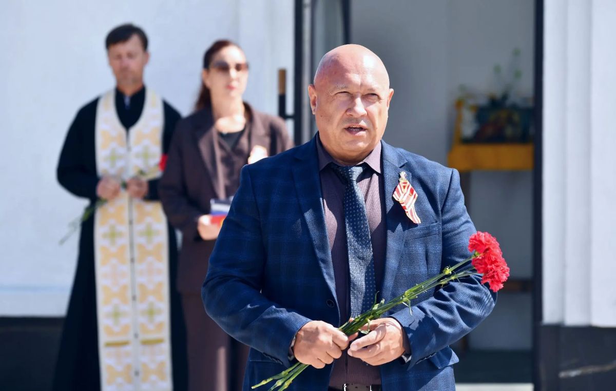 Сегодня состоялось возложение цветов на могилы участников Великой Отечественной войны и специальной военной операции, покоящихся на кладбищах в Курильске и селе Рейдово Сегодня состоялось возложение цветов на могилы участников Великой Отечественной войны и специальной военной операции, покоящихся на кладбищах в Курильске и селе Рейдово