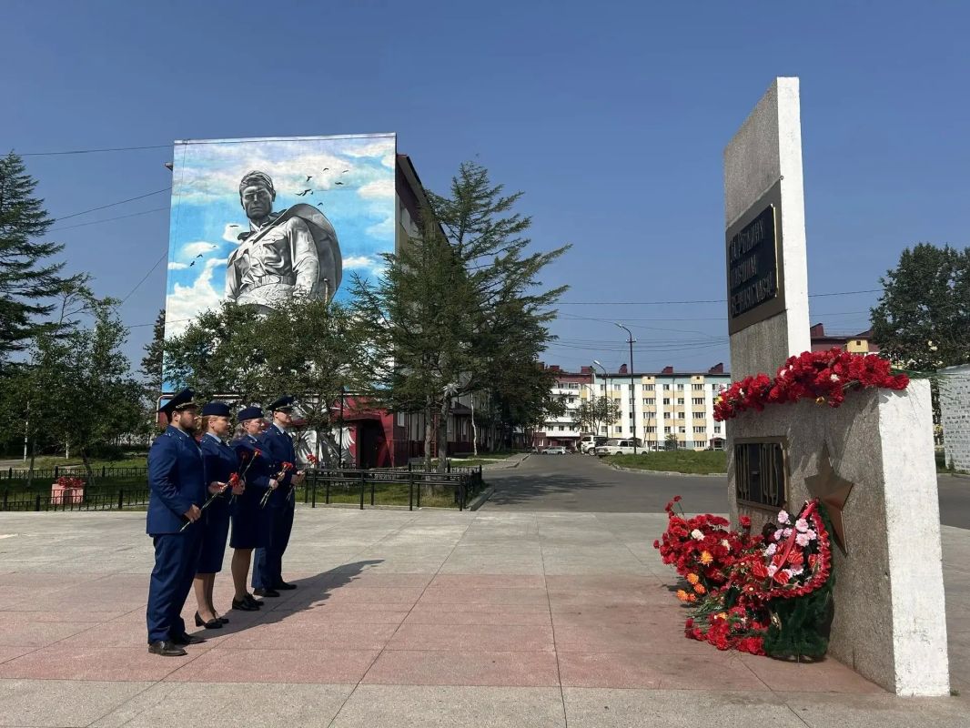 Прокуроры приняли участие в торжественных мероприятиях, посвященных Дню Победы над милитаристской Японией и окончанию Второй мировой войны Прокуроры приняли участие в торжественных мероприятиях, посвященных Дню Победы над милитаристской Японией и окончанию Второй мировой войны