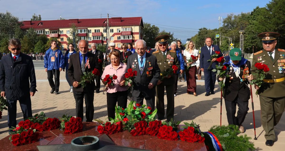 Руководитель следственного управления СК России по Сахалинской области совместно с кадетами принял участие в мероприятиях, посвящённых Дню Победы над милитаристской Японией и окончанию Второй мировой войны Руководитель следственного управления СК России по Сахалинской области совместно с кадетами принял участие в мероприятиях, посвящённых Дню Победы над милитаристской Японией и окончанию Второй мировой войны