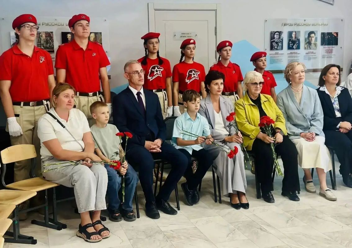 «Парту Героя» открыли в школе № 31 — в память о Владиславе Слюсаренко «Парту Героя» открыли в школе № 31 — в память о Владиславе Слюсаренко
