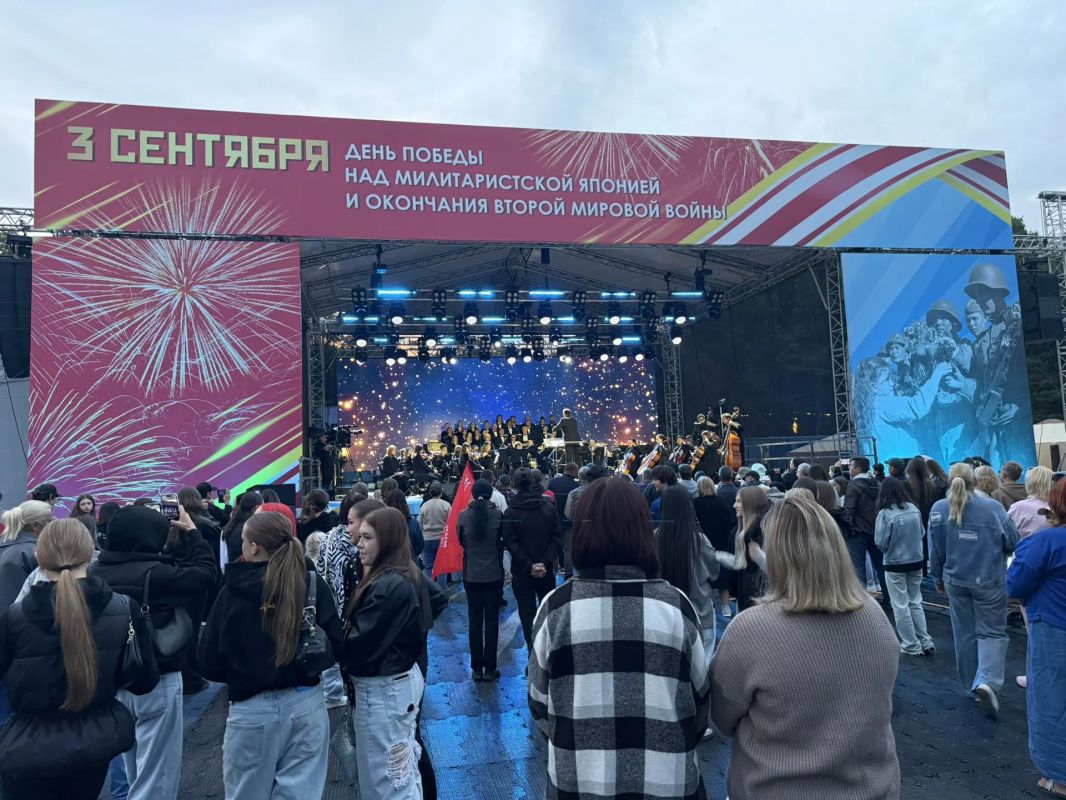 Народная дружина города Южно-Сахалинска «Кречет» прямо сейчас помогает поддерживать правопорядок на главном концерте города в парке Гагарина