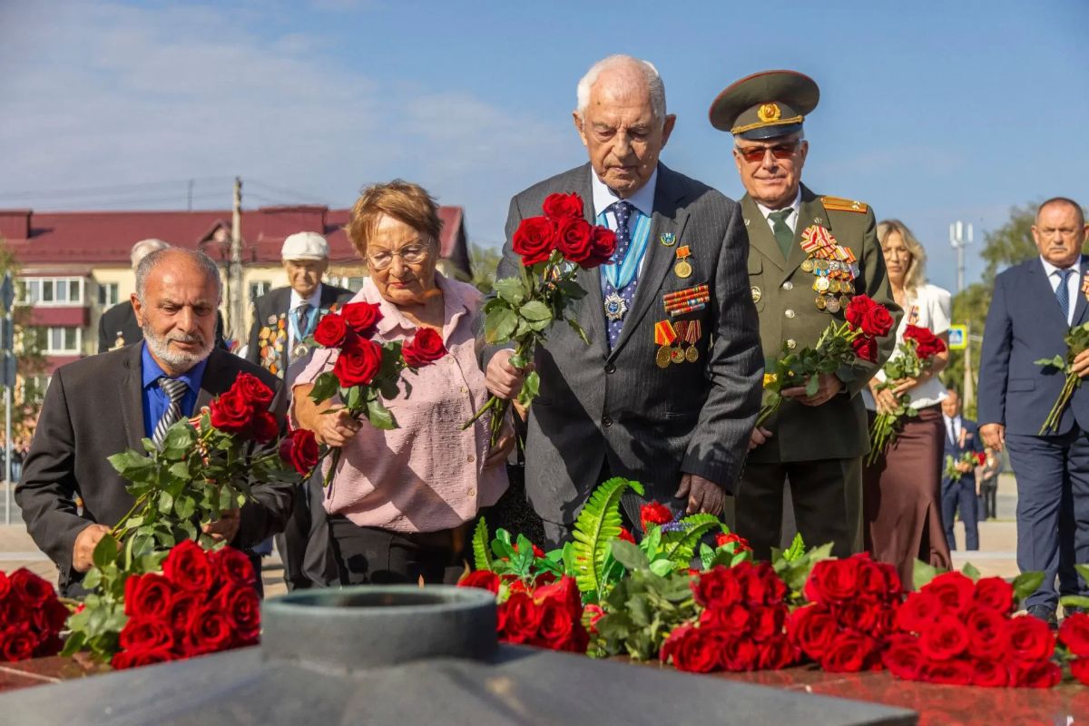 Копии боевых знамен войсковых частей и соединений, освобождавших Сахалин, пронесли в день Победы над Японией и 81 годовщину окончания Второй мировой войны в Южно-Сахалинске Копии боевых знамен войсковых частей и соединений, освобождавших Сахалин, пронесли в день Победы над Японией и 81 годовщину окончания Второй мировой войны в Южно-Сахалинске
