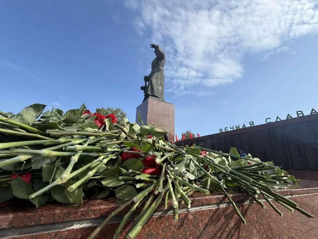 Два майора: 81-ю годовщину Победы над милитаристской Японией и окончания Второй мировой войны отмечают в Южно-Сахалинске Два майора: 81-ю годовщину Победы над милитаристской Японией и окончания Второй мировой войны отмечают в Южно-Сахалинске