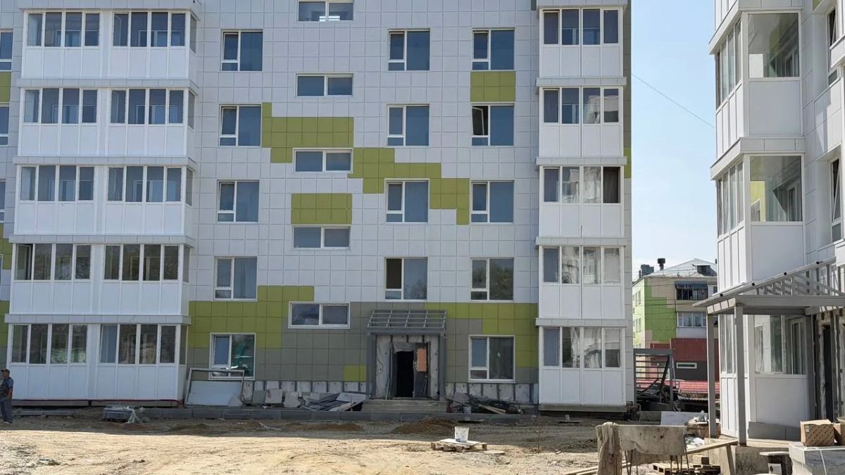 Проверил строительство домов в Долинске, предназначенных для арендного жилья Проверил строительство домов в Долинске, предназначенных для арендного жилья