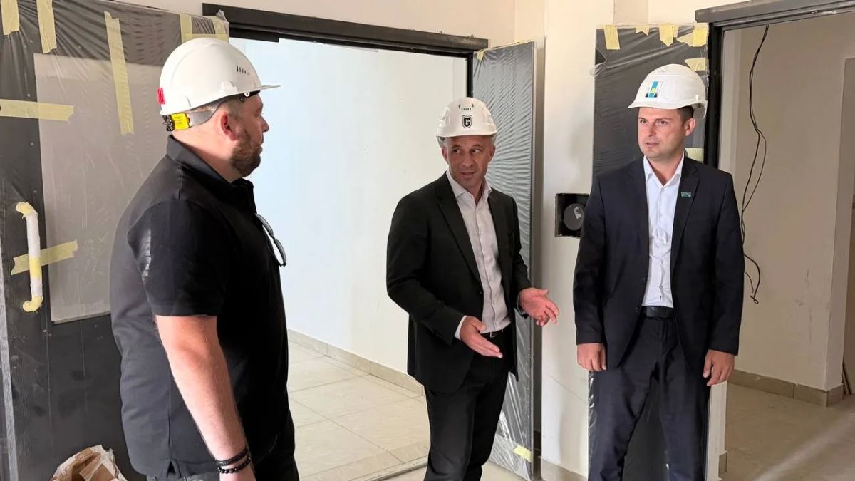 Проверил строительство домов в Долинске, предназначенных для арендного жилья Проверил строительство домов в Долинске, предназначенных для арендного жилья
