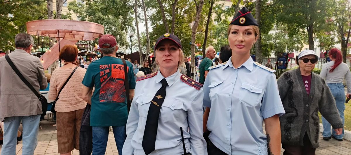 Сотрудники полиции на страже порядка во время празднования 173-летия Корсакова Сотрудники полиции на страже порядка во время празднования 173-летия Корсакова