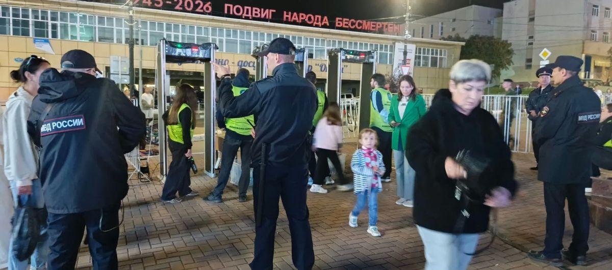 Сотрудники полиции на страже порядка во время празднования 173-летия Корсакова Сотрудники полиции на страже порядка во время празднования 173-летия Корсакова