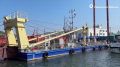 Валерий Лимаренко осмотрел прибывший в морской порт Корсакова дноуглубительный флот