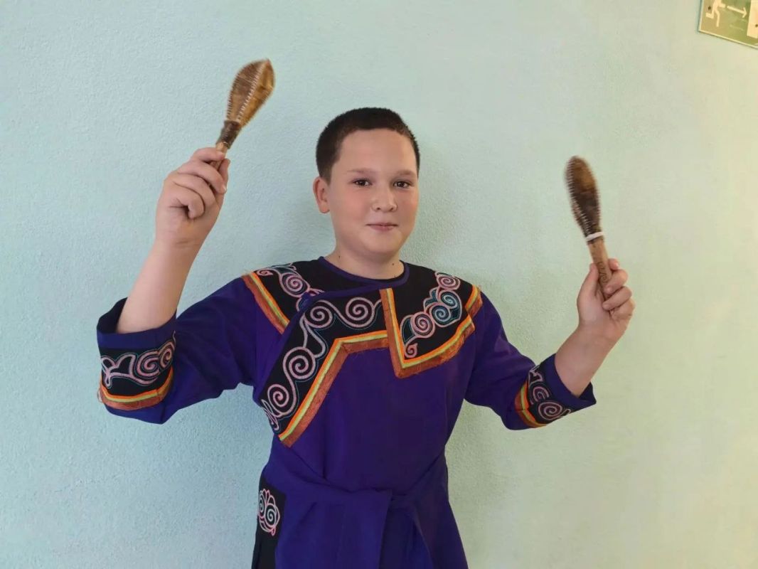 Уважаемые охинцы!. Сегодня в МБОУ СОШ № 5 прошло яркое и по-настоящему объединяющее событие — Всероссийская акция «Языки большой страны» Уважаемые охинцы!. Сегодня в МБОУ СОШ № 5 прошло яркое и по-настоящему объединяющее событие — Всероссийская акция «Языки большой страны»