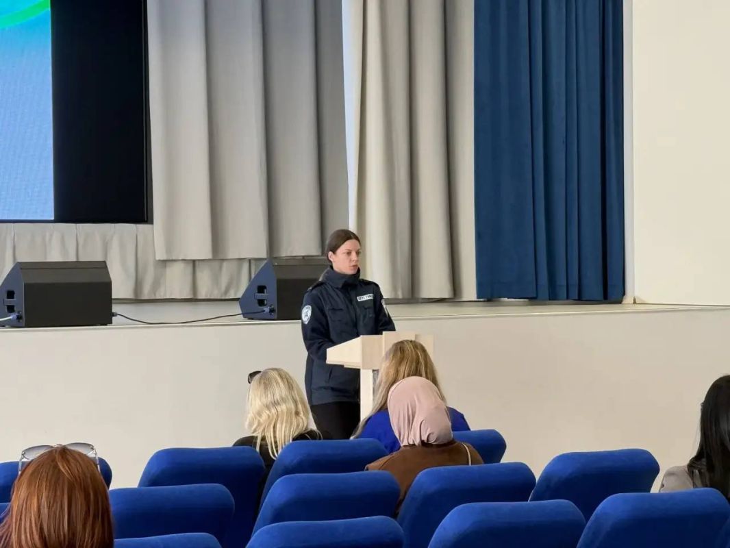 Сотрудники Госавтоинспекции города Южно-Сахалинска приняли участие в Родительском собрании Сотрудники Госавтоинспекции города Южно-Сахалинска приняли участие в Родительском собрании