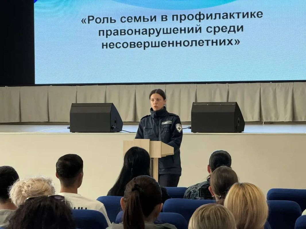 Сотрудники Госавтоинспекции города Южно-Сахалинска приняли участие в Родительском собрании Сотрудники Госавтоинспекции города Южно-Сахалинска приняли участие в Родительском собрании