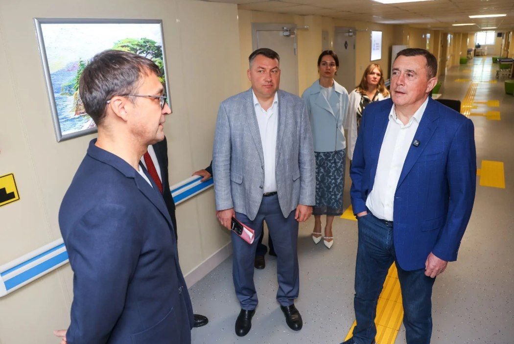 Валерий Лимаренко обсудил с московскими хирургами развитие высокотехнологичной медицины на Сахалине Валерий Лимаренко обсудил с московскими хирургами развитие высокотехнологичной медицины на Сахалине