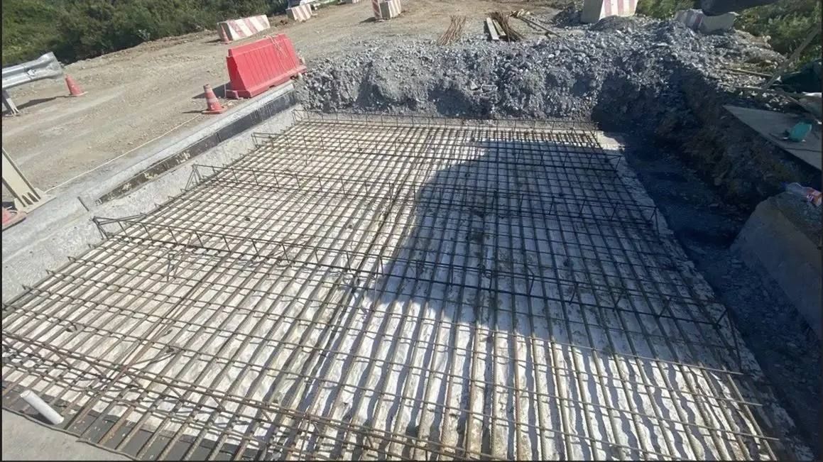 К устройству тротуаров на мосту через реку Новосёлку приступили в Томаринском районе К устройству тротуаров на мосту через реку Новосёлку приступили в Томаринском районе