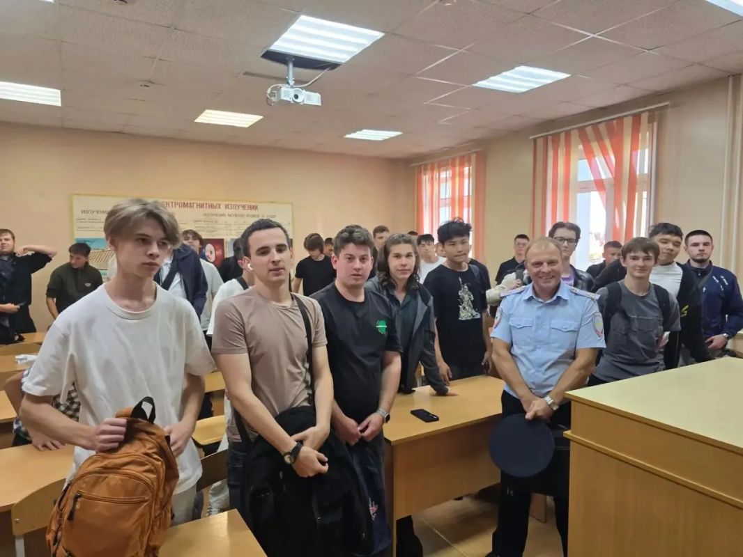САХАЛИНСКАЯ ПОЛИЦИЯ – ЗА ФИНАНСОВУЮ БЕЗОПАСНОСТЬ МОЛОДЁЖИ САХАЛИНСКАЯ ПОЛИЦИЯ – ЗА ФИНАНСОВУЮ БЕЗОПАСНОСТЬ МОЛОДЁЖИ