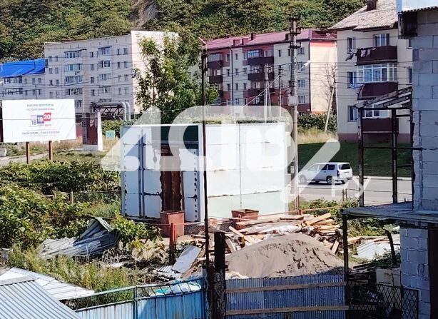 "Забором прикрыли и всё": жители Невельска жалуются на свалку в центре города, растущую уже 4 года "Забором прикрыли и всё": жители Невельска жалуются на свалку в центре города, растущую уже 4 года