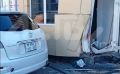 В Южно-Сахалинске автомобиль врезался в торговый павильон