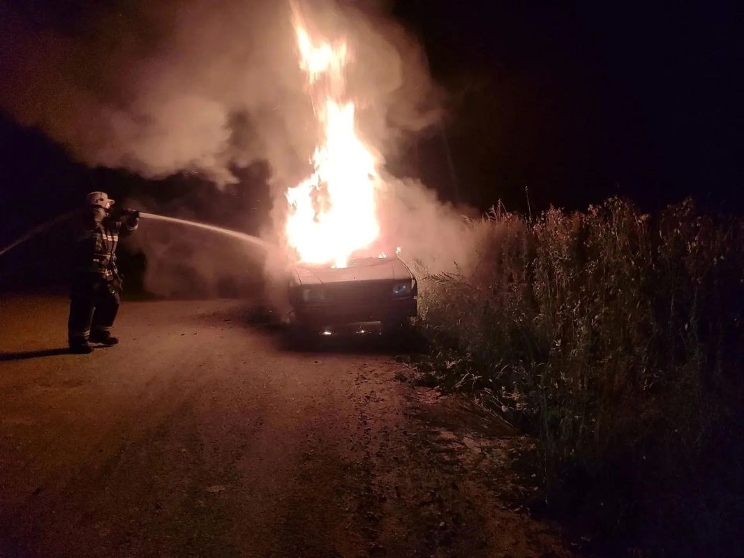 В Анивском муниципальном округе горел автомобиль В Анивском муниципальном округе горел автомобиль