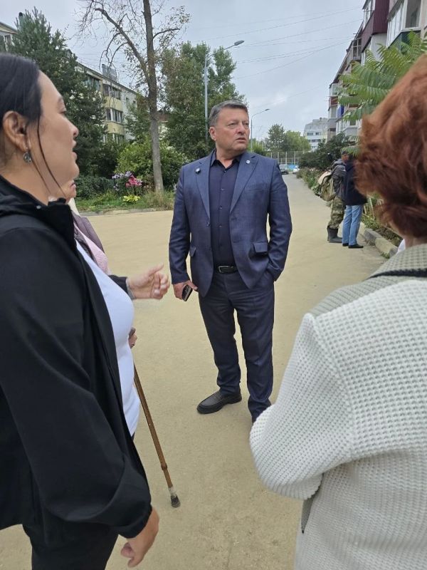 Двор на Тихоокеанской, 12: проблему решили совместными усилиями Двор на Тихоокеанской, 12: проблему решили совместными усилиями