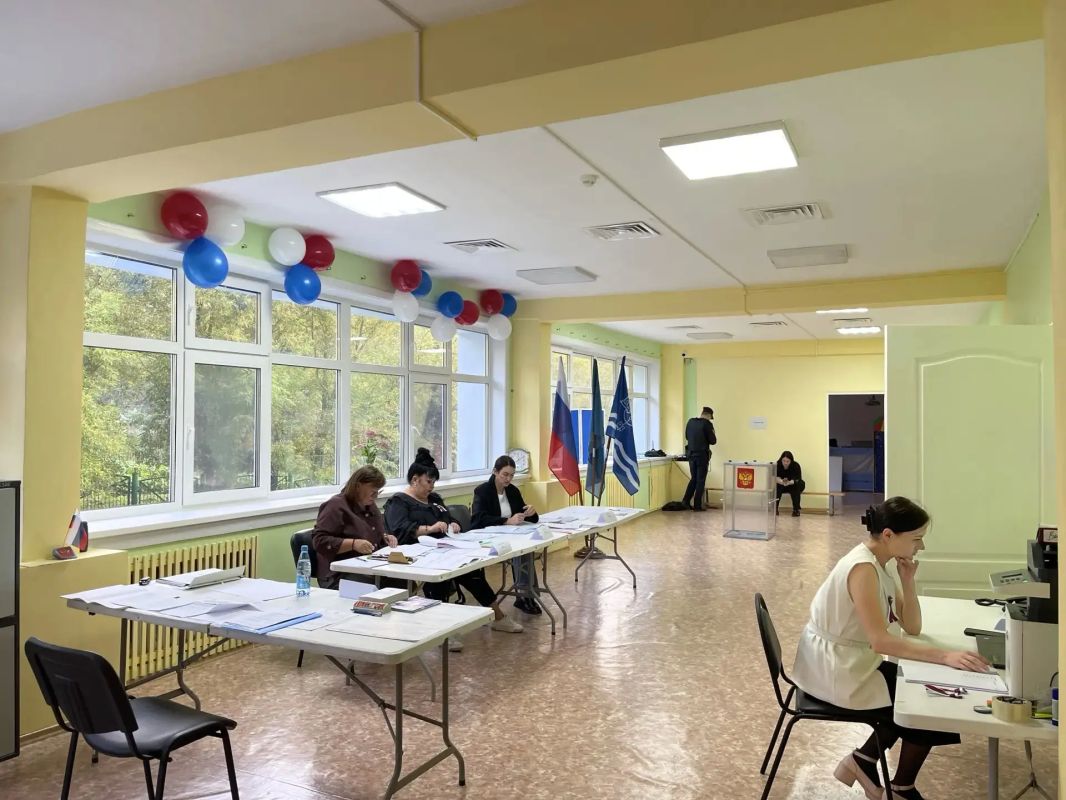 В 8 утра в Южно-Сахалинске торжественно открылись избирательные участки и началось голосование на выборах депутатов Государственной Думы В 8 утра в Южно-Сахалинске торжественно открылись избирательные участки и началось голосование на выборах депутатов Государственной Думы