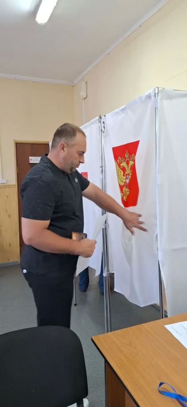 С самого утра у дверей избирательного участка УИК № 82 уже собрались первые рейдовчане, чтобы исполнить свой гражданский долг С самого утра у дверей избирательного участка УИК № 82 уже собрались первые рейдовчане, чтобы исполнить свой гражданский долг