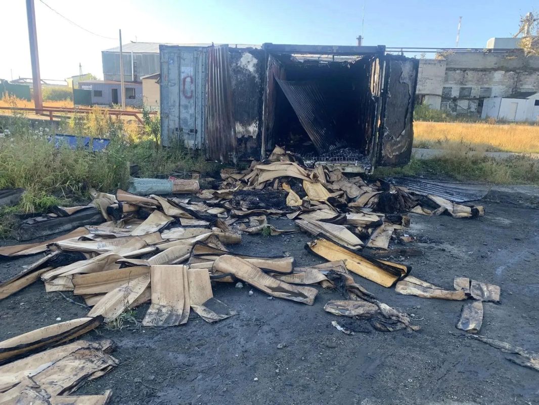 Пожар в контейнере ликвидировали огнеборцы