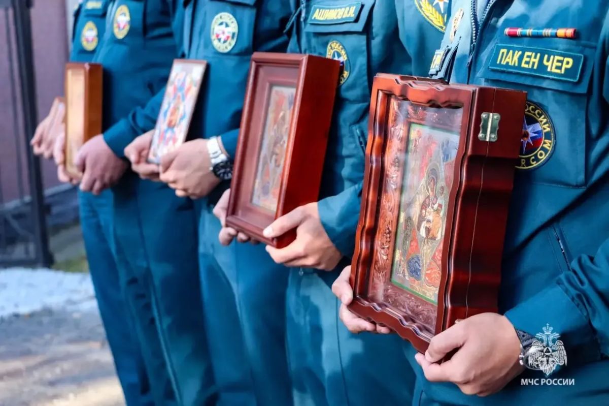 Пожарные Южно-Сахалинска создали мемориал своими руками Пожарные Южно-Сахалинска создали мемориал своими руками