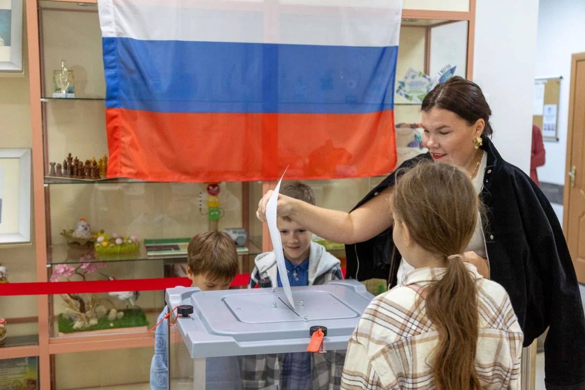Южносахалинцы активно голосуют Южносахалинцы активно голосуют