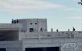 Подростки "распечатали" заброшенную многоуровневую парковку у парка в Южно-Сахалинске