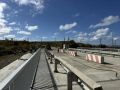 Мост через реку Новоселку в Томаринском районе ремонтируют с опережением графика