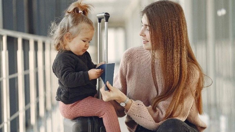 Мать прилетела на Сахалин с ребенком на носилках, а после доказывала в суде необходимость перелета